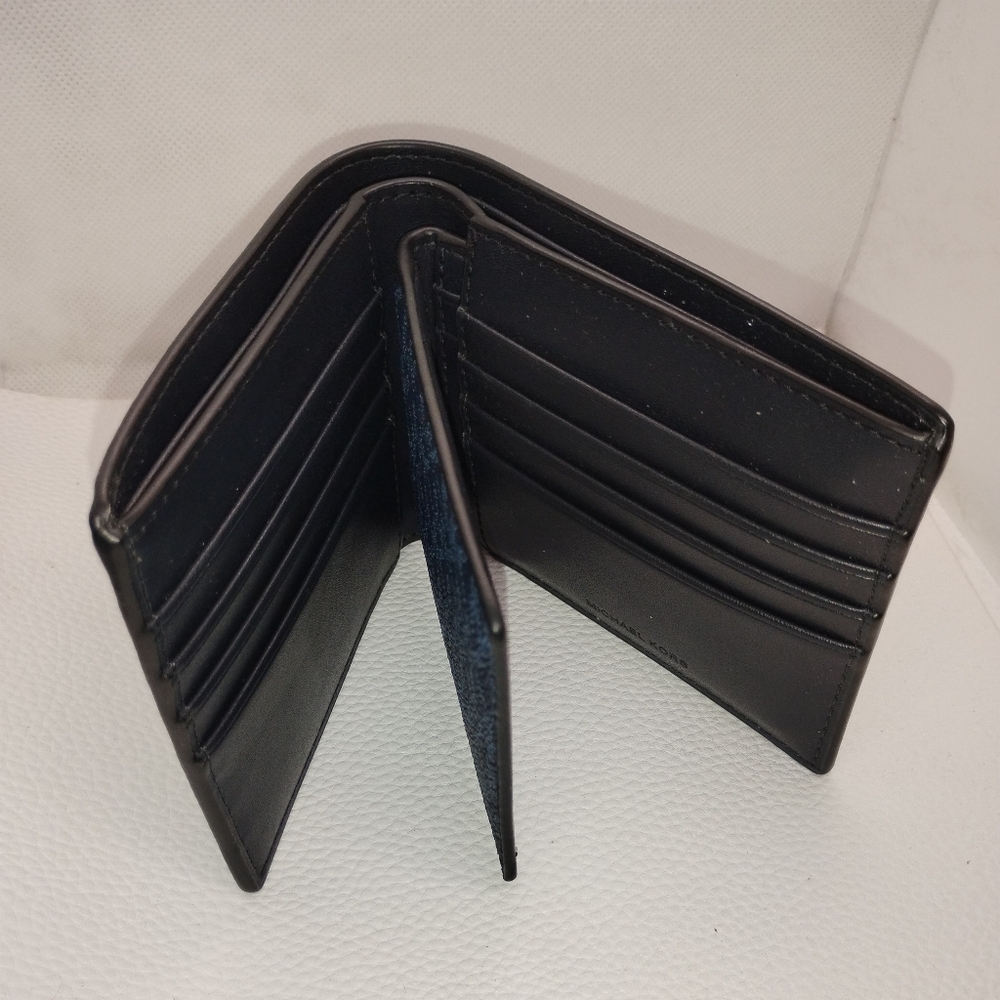 Michael Kors Cooper Wallet with Passcase - Picture 8 of 9